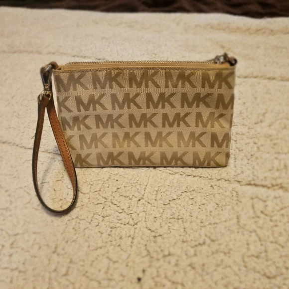 Michael Kors Tan Monogram Clutch - Picture 4 of 4